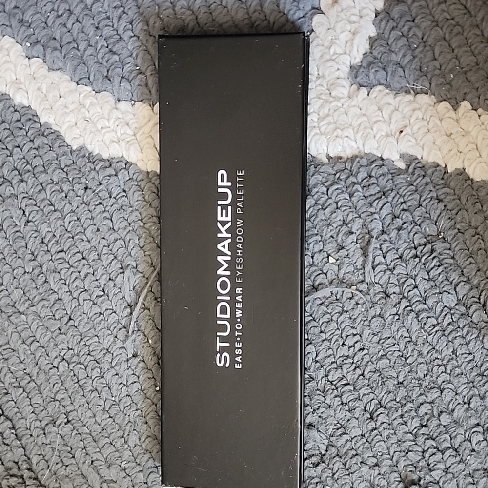 Studio Makeup Ease to Wear Eyeshadow Palette